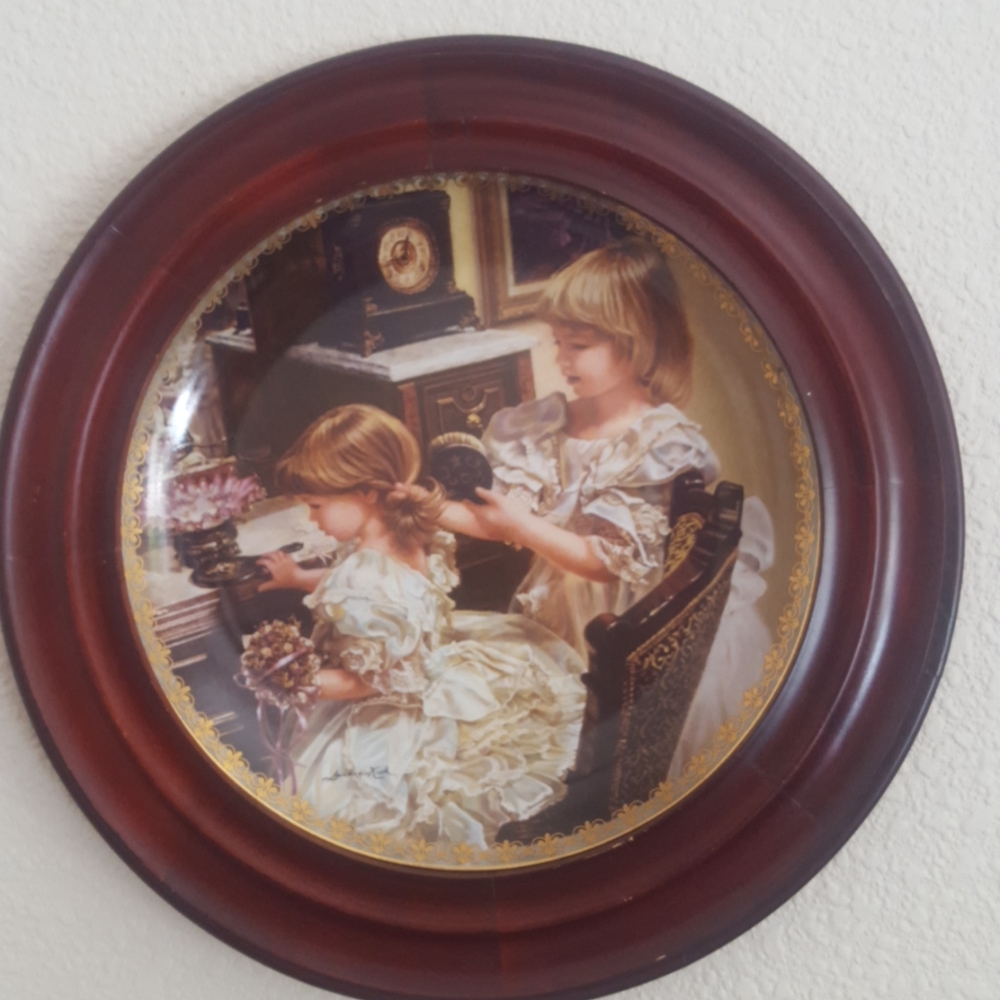 Plate & Frame Sisters Moment's of Friendship Collectors' Plate - Picture 1 of 5